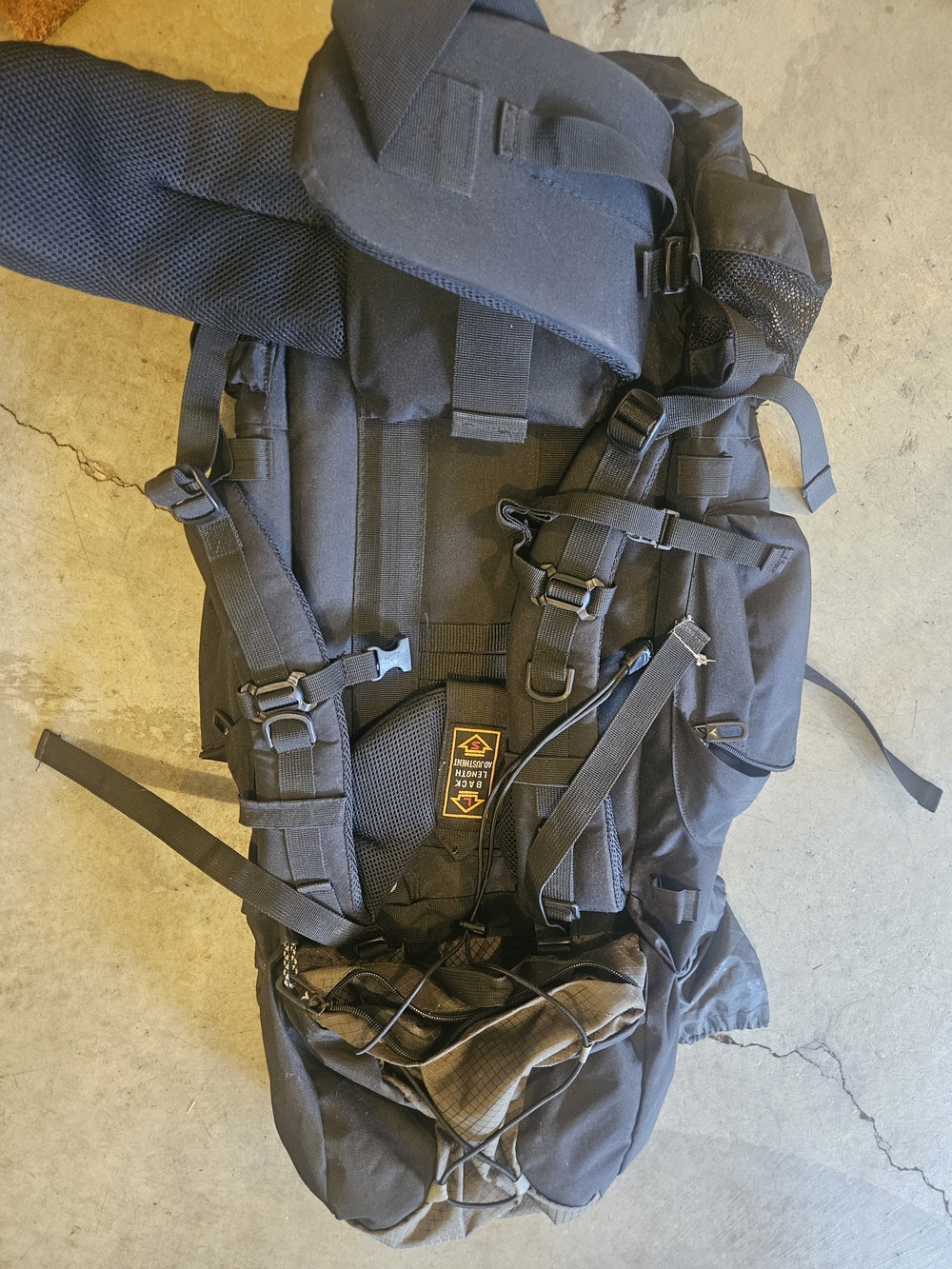 TETON Backpacking Pack in Black / Green